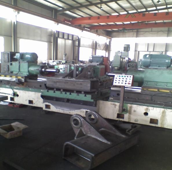 后座梁銑內(nèi)開檔及鏜孔機床