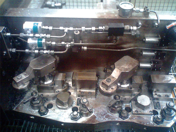 轉向節(jié)柱夾具