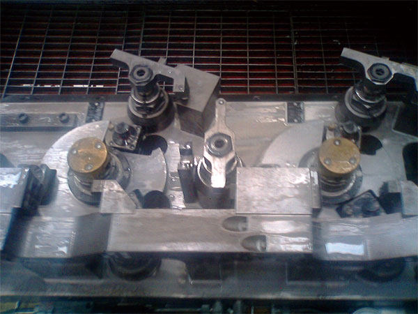 轉向節(jié)柱夾具